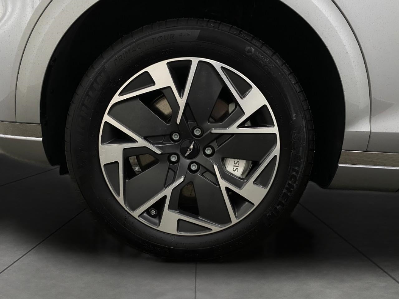 2026 Genesis Electrified GV70 19 AWD