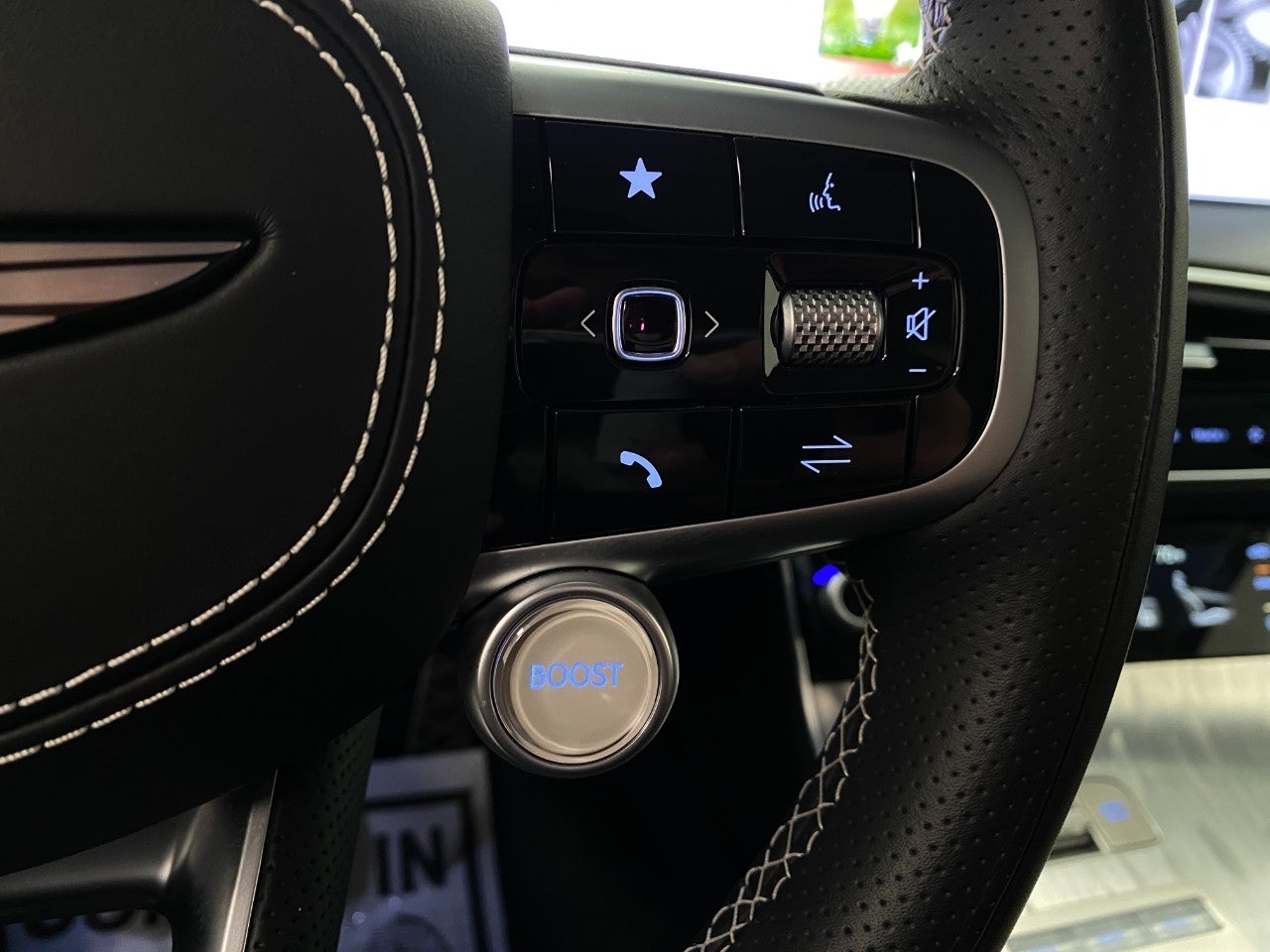 2026 Genesis Electrified GV70 19 AWD