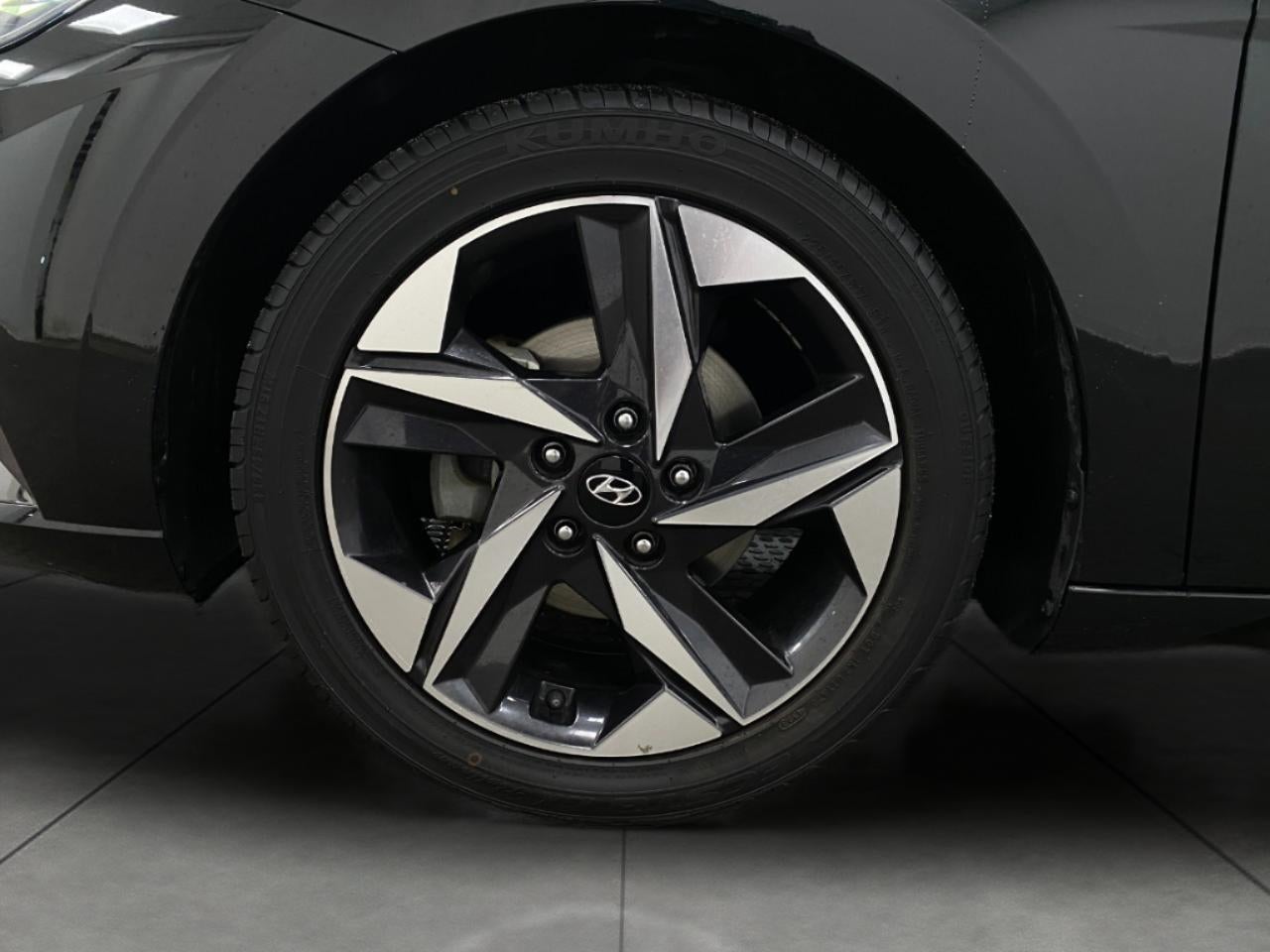 2021 Hyundai Elantra Limited IVT