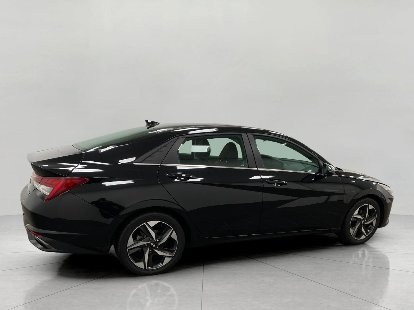 2021 Hyundai Elantra Limited IVT