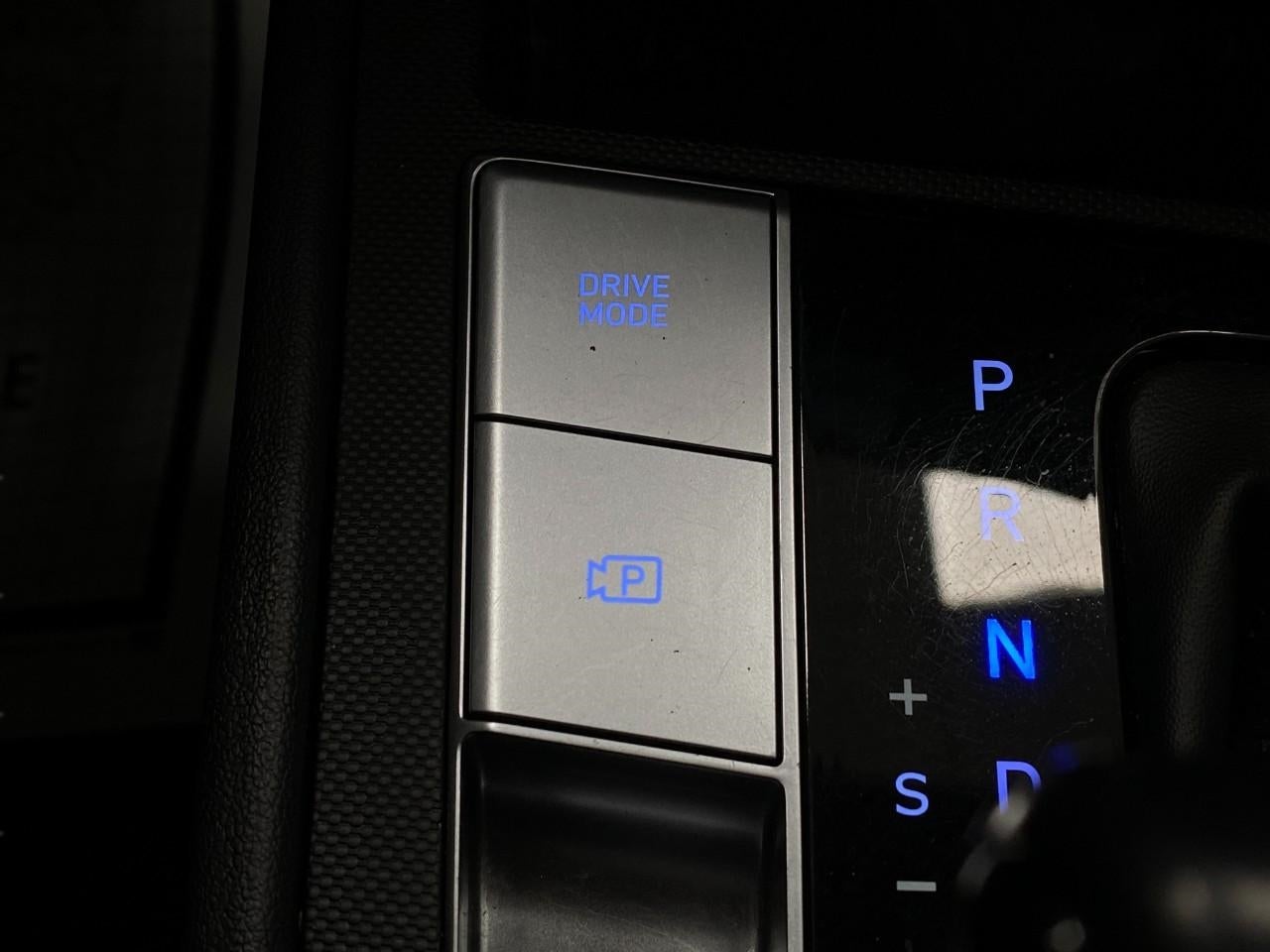 2021 Hyundai Elantra Limited IVT