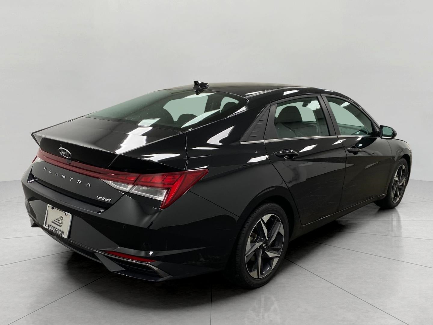 2021 Hyundai Elantra Limited IVT