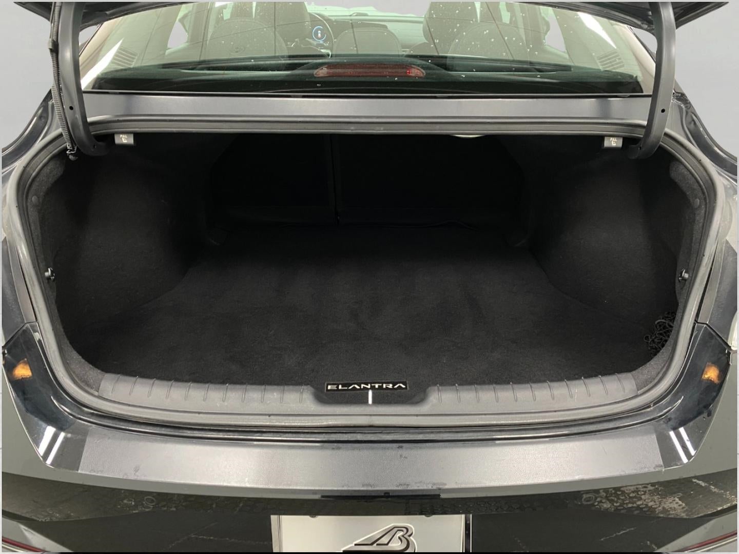 2021 Hyundai Elantra Limited IVT