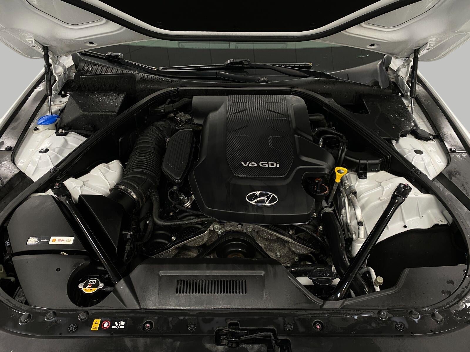 2016 Hyundai Genesis 4dr Sdn V6 3.8L AWD