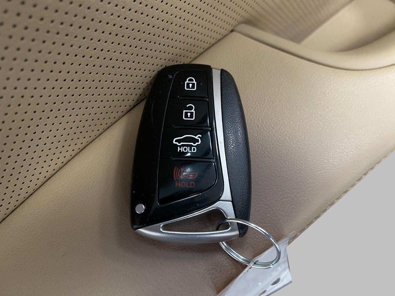 2016 Hyundai Genesis 4dr Sdn V6 3.8L AWD