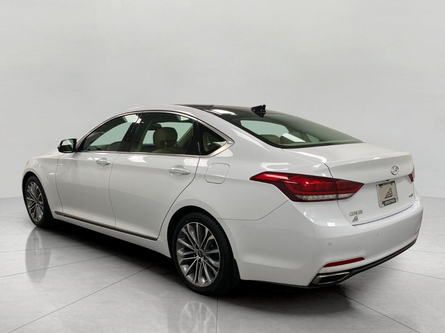 2016 Hyundai Genesis 4dr Sdn V6 3.8L AWD