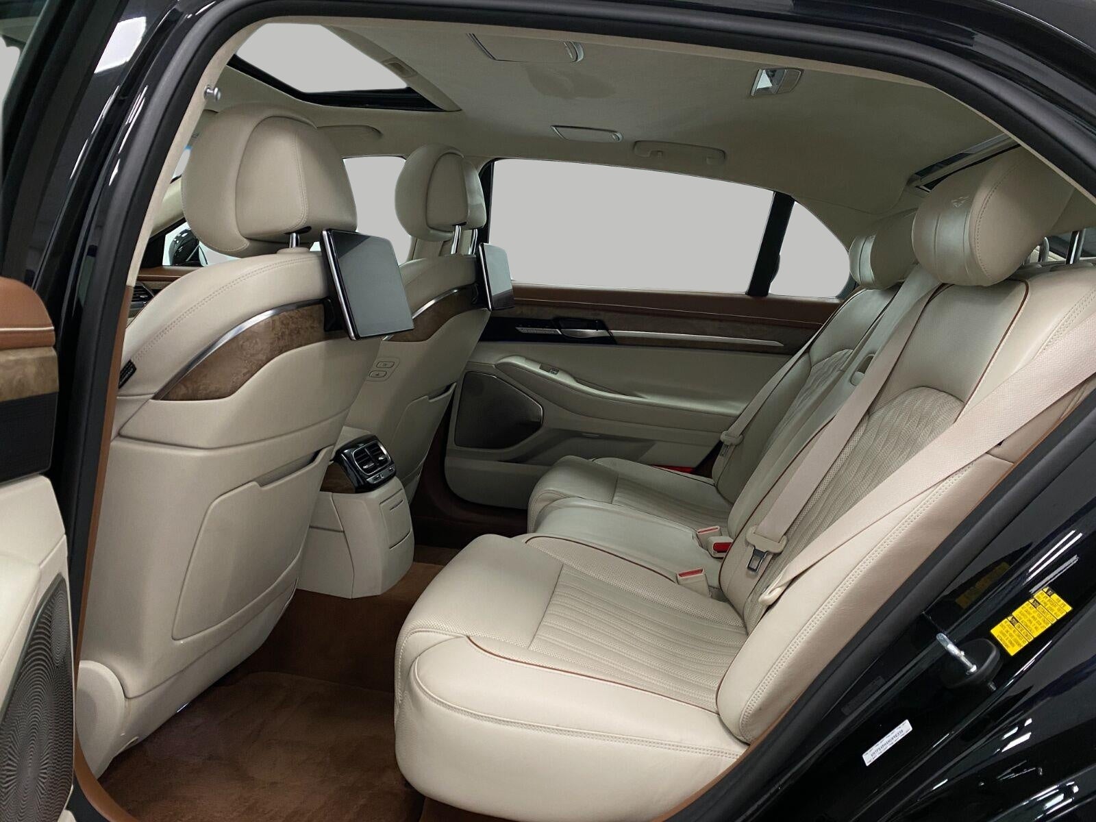 2022 Genesis G90 5.0L Ultimate AWD