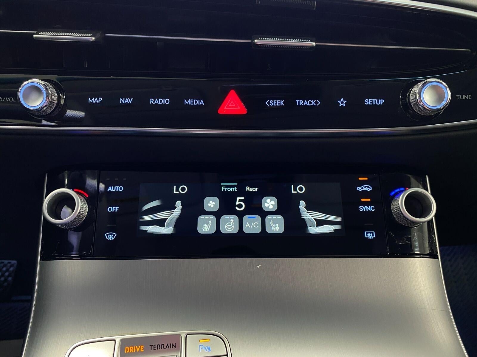 2027 Genesis GV70 2.5T SELECT