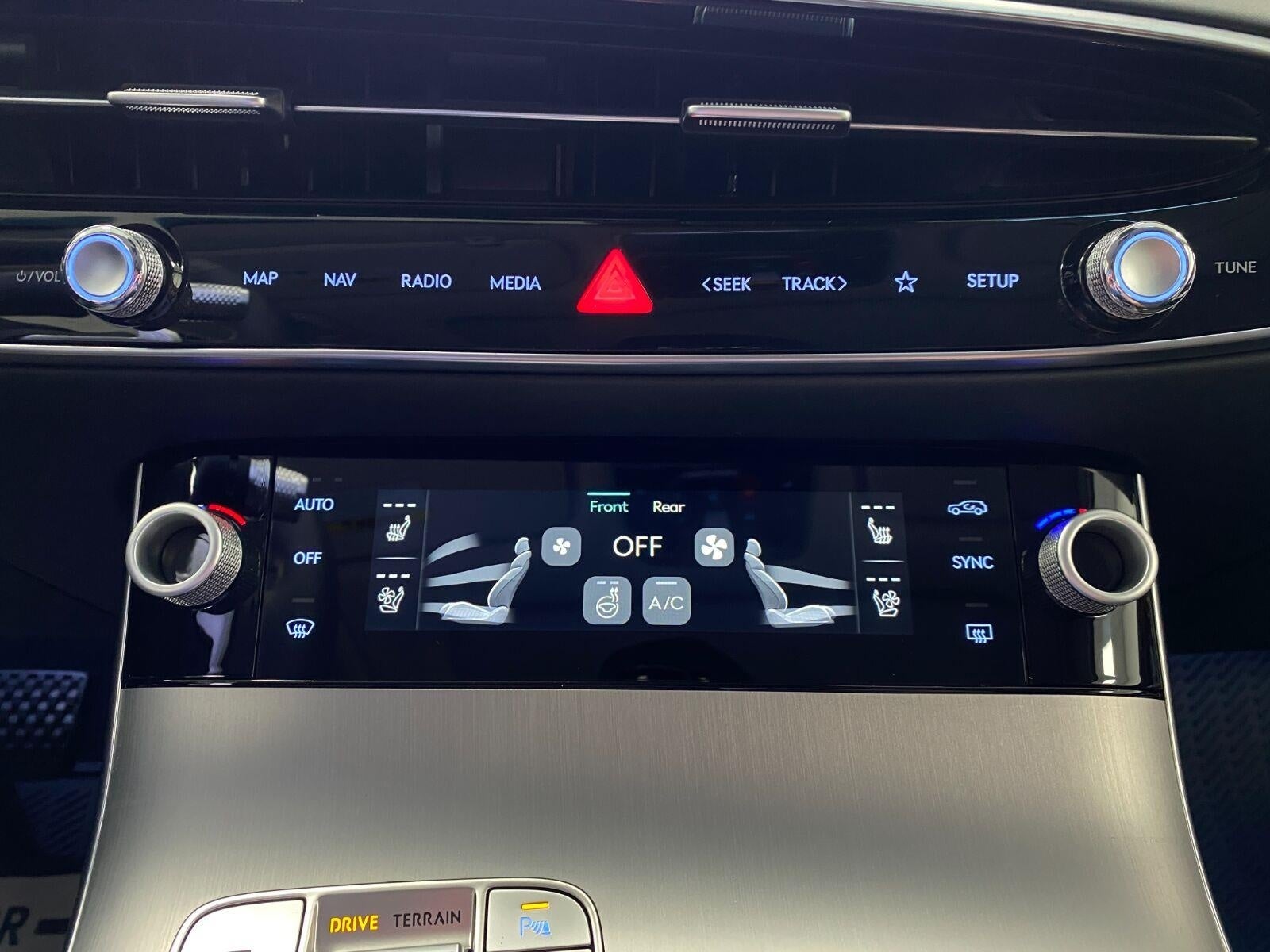 2027 Genesis GV70 2.5T ADVANCED