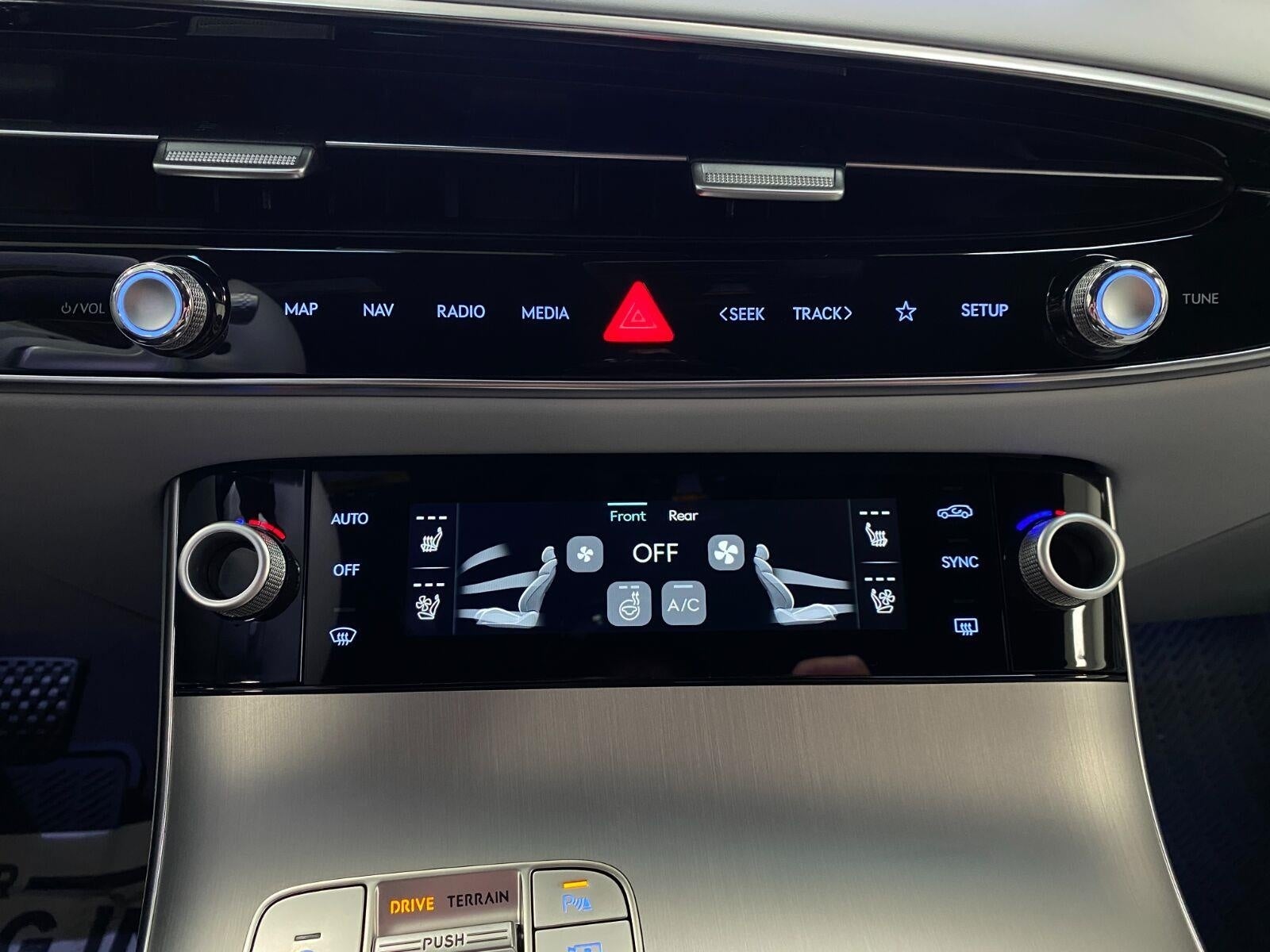 2027 Genesis GV70 2.5T ADVANCED