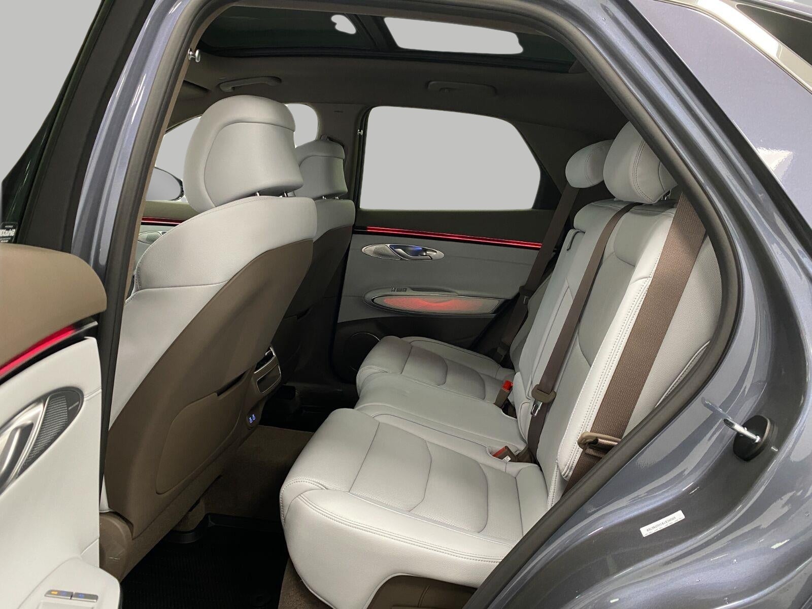 2027 Genesis GV70 2.5T ADVANCED