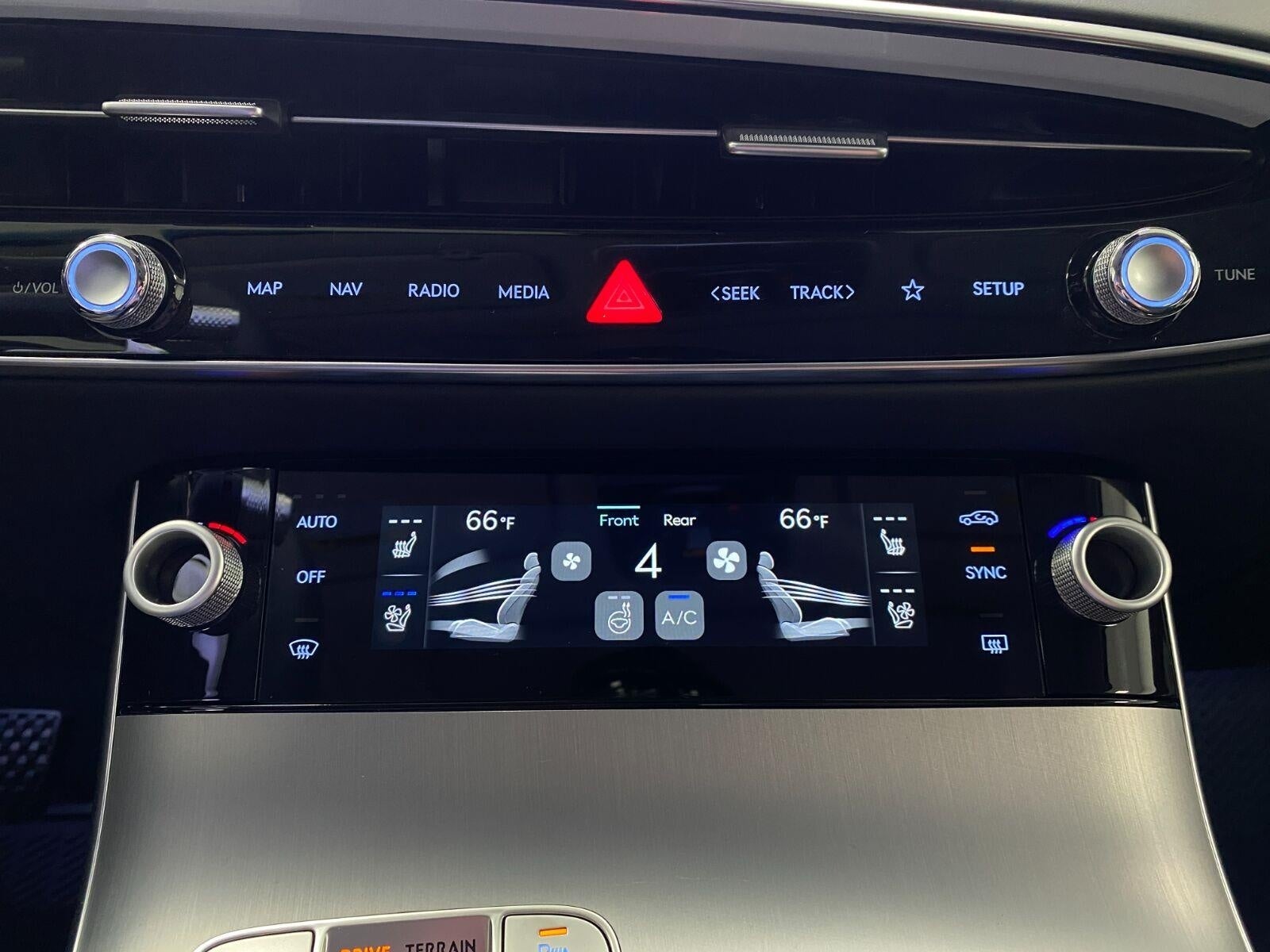 2027 Genesis GV70 2.5T ADVANCED