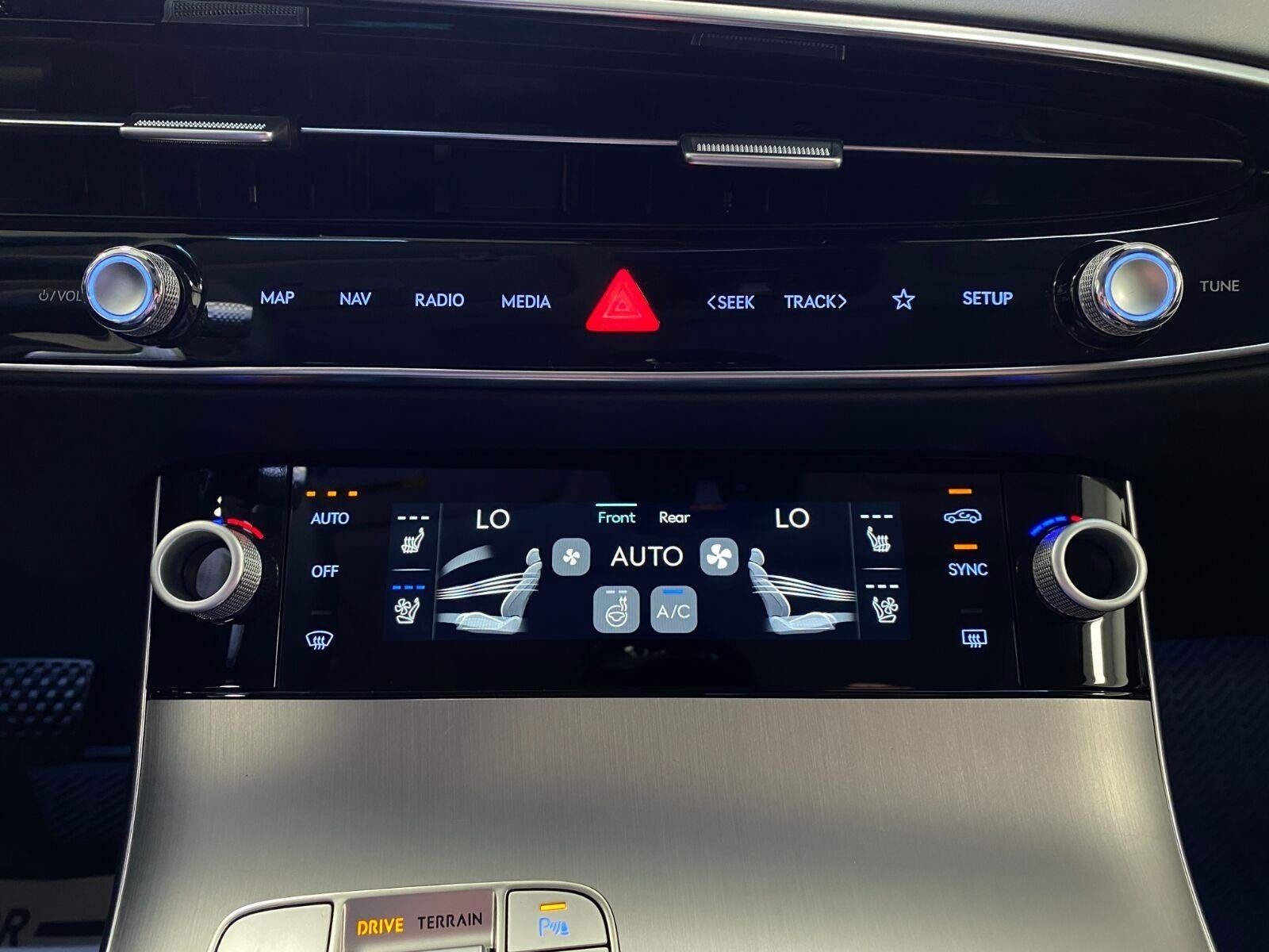 2027 Genesis GV70 2.5T ADVANCED