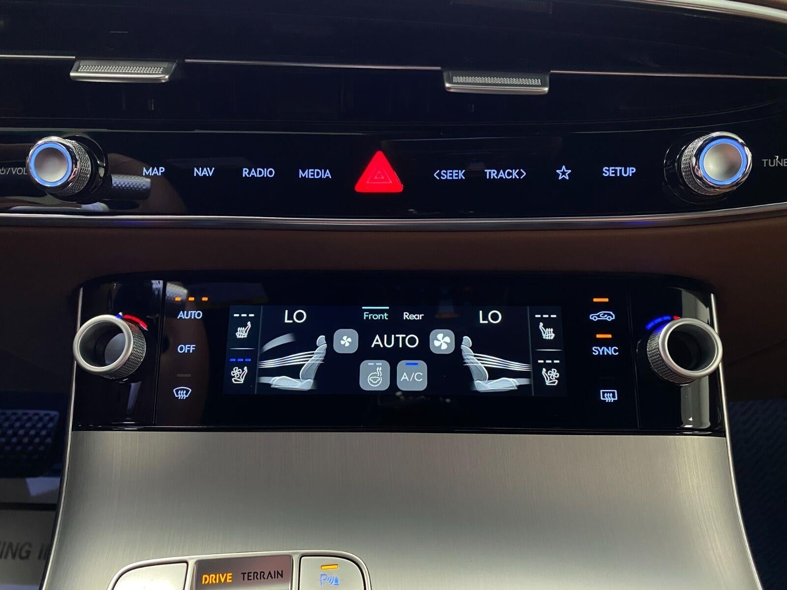 2027 Genesis GV70 2.5T Advanced AWD