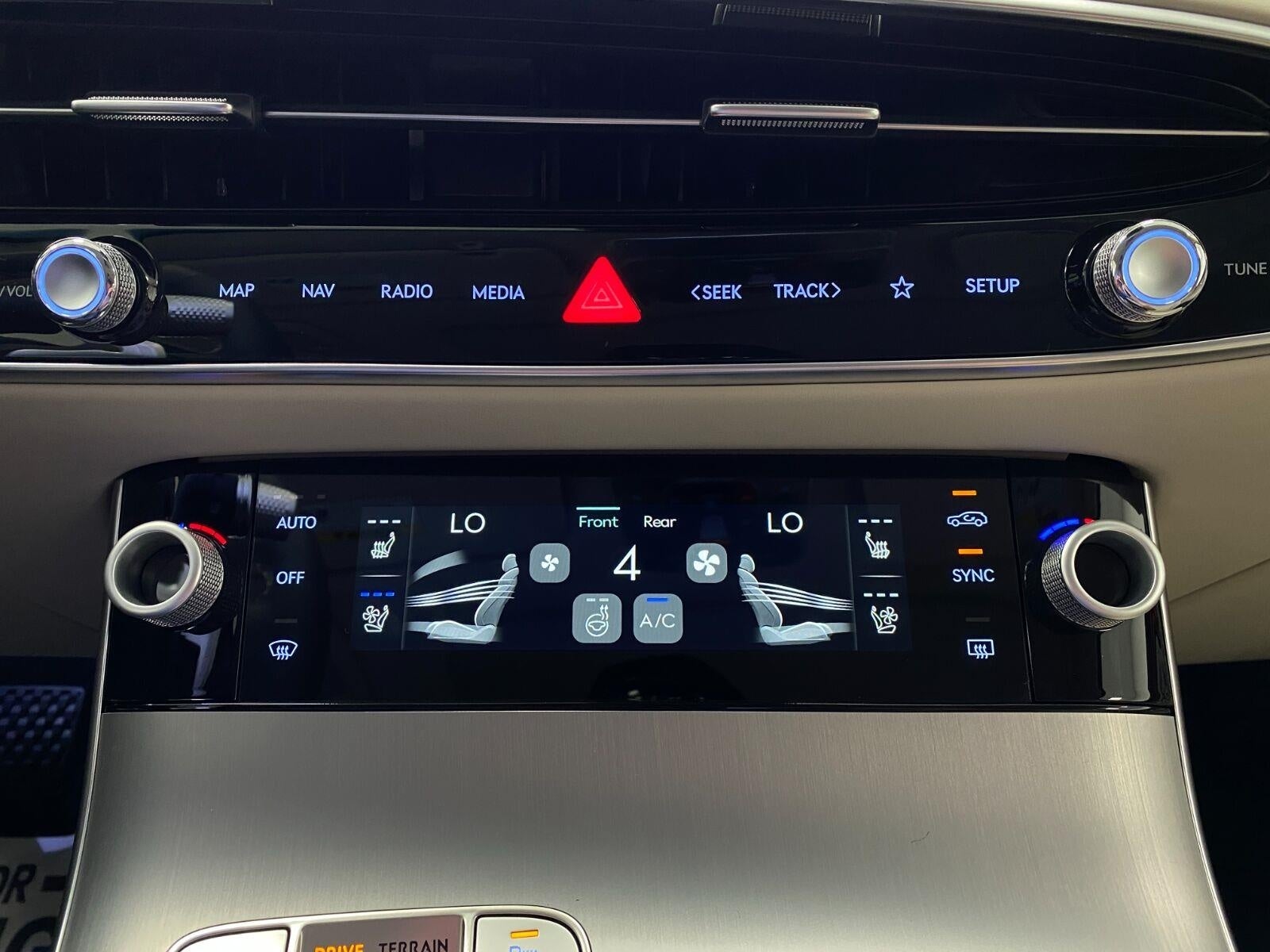 2027 Genesis GV70 2.5T ADVANCED