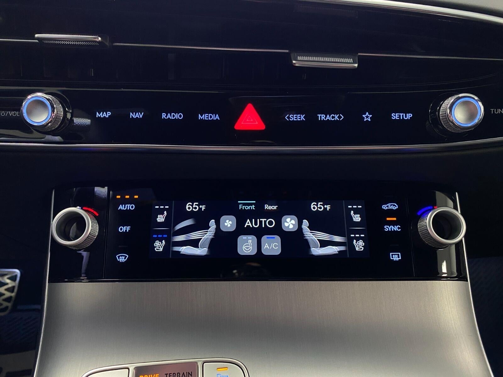 2027 Genesis GV70 2.5T SPORT PRESTIGE