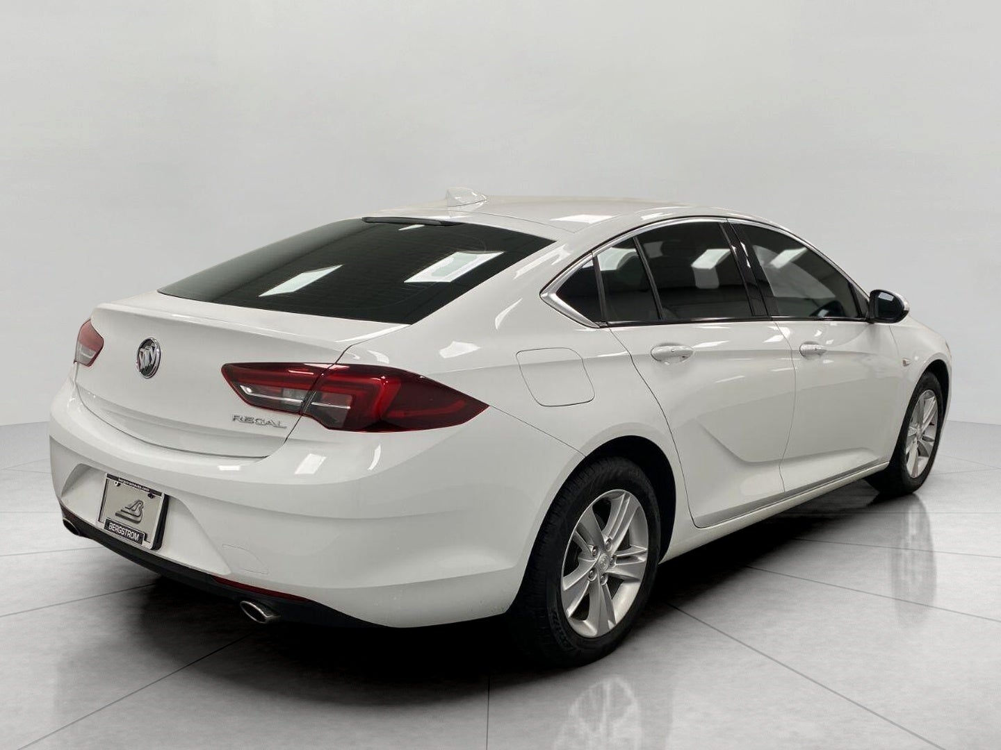 2019 Buick Regal Sportback 4dr Sdn Preferred FWD